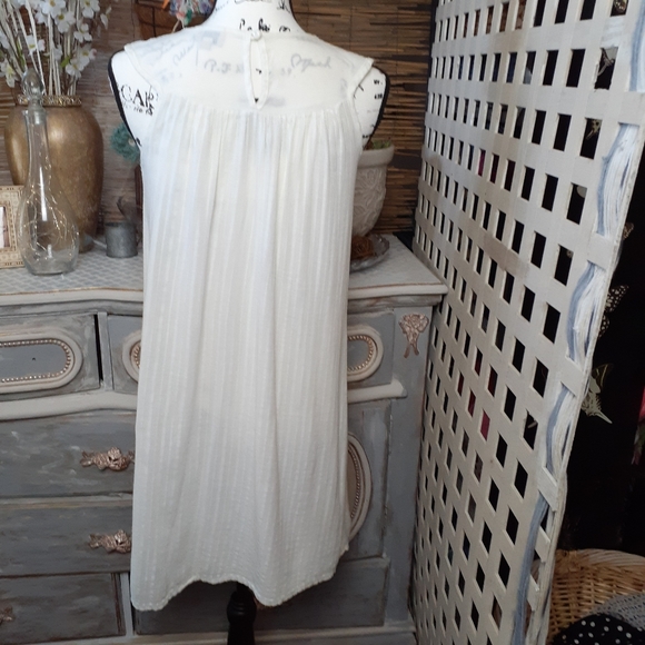 Ella Miss White Sleeveless Dress - Picture 6 of 7